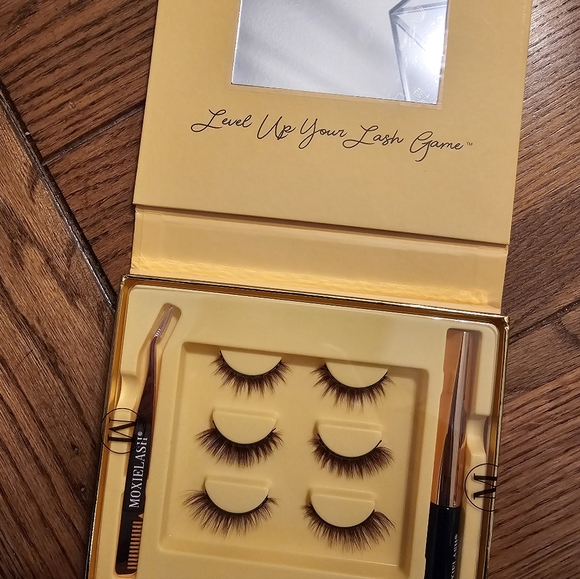 MoxieLash Kits - Picture 10 of 11